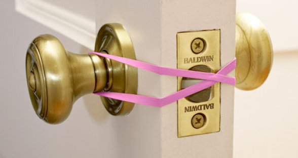 Блокировка язычка замка
