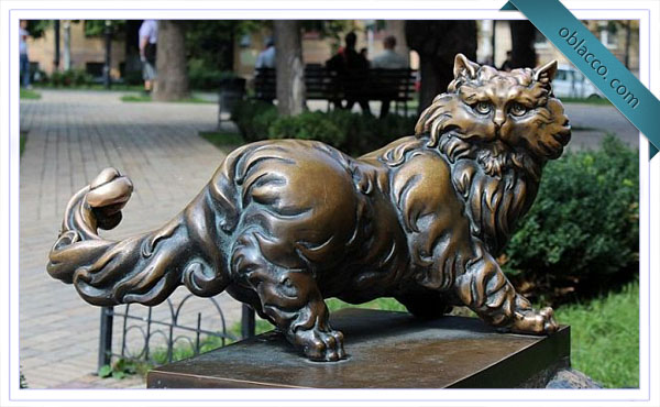 Скульптурные коты на улицах Киева